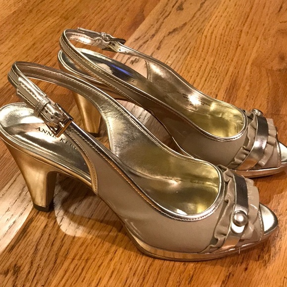 Anne Klein Shoes - Gorgeous Anne Klein peep toe sling back heels